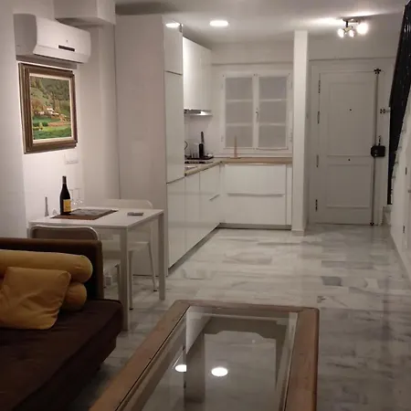 El Cortijuelo. Magnificent Triplex Terraced House With Rooftop Of 18m2, Overlooking The Sea. Parking Casa vacanze