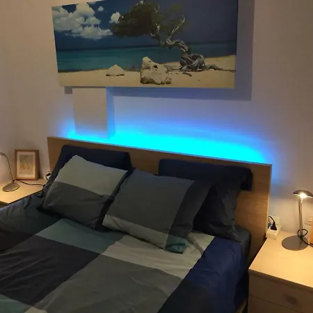 El Cortijuelo. Magnificent Triplex Terraced House With Rooftop Of 18m2, Overlooking The Sea. Parking Casa vacanze *